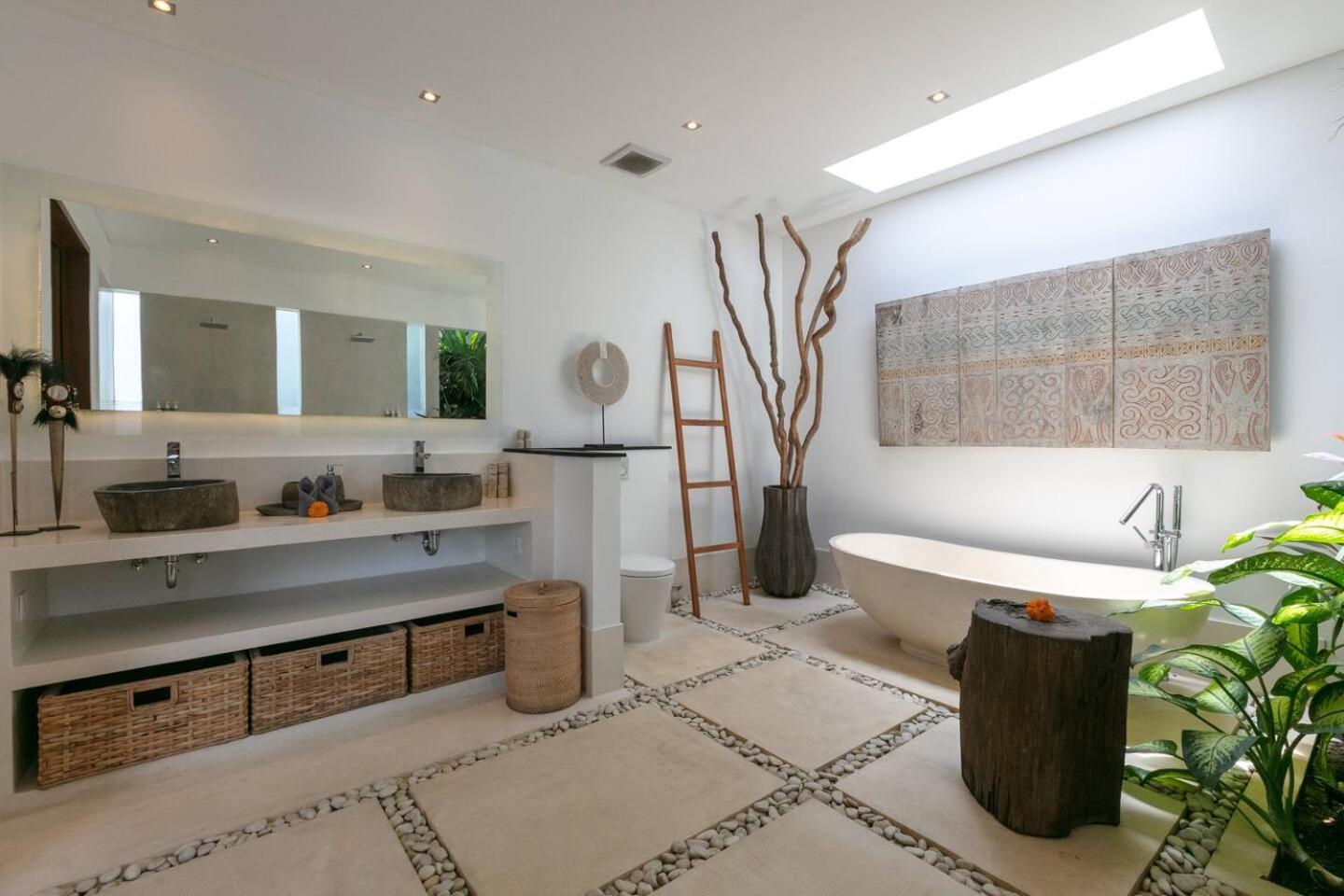 4 Bd Villa With Large Garden, Pool In Seminyak Exterior foto